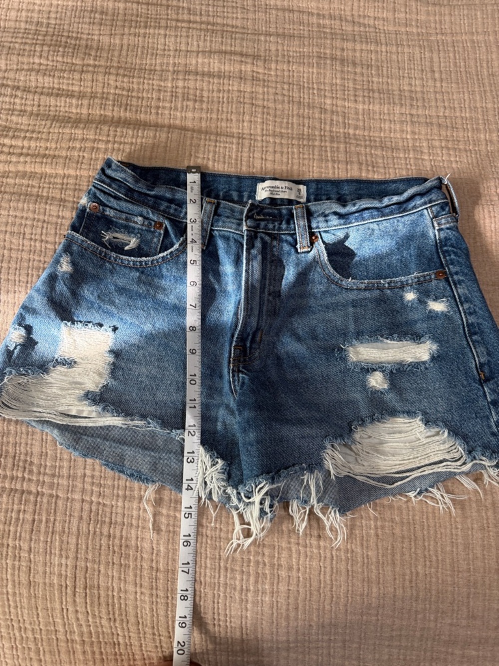 Abercrombie & Fitch Mid Rise “The Boyfriend” denim shorts - Picture 6 of 8
